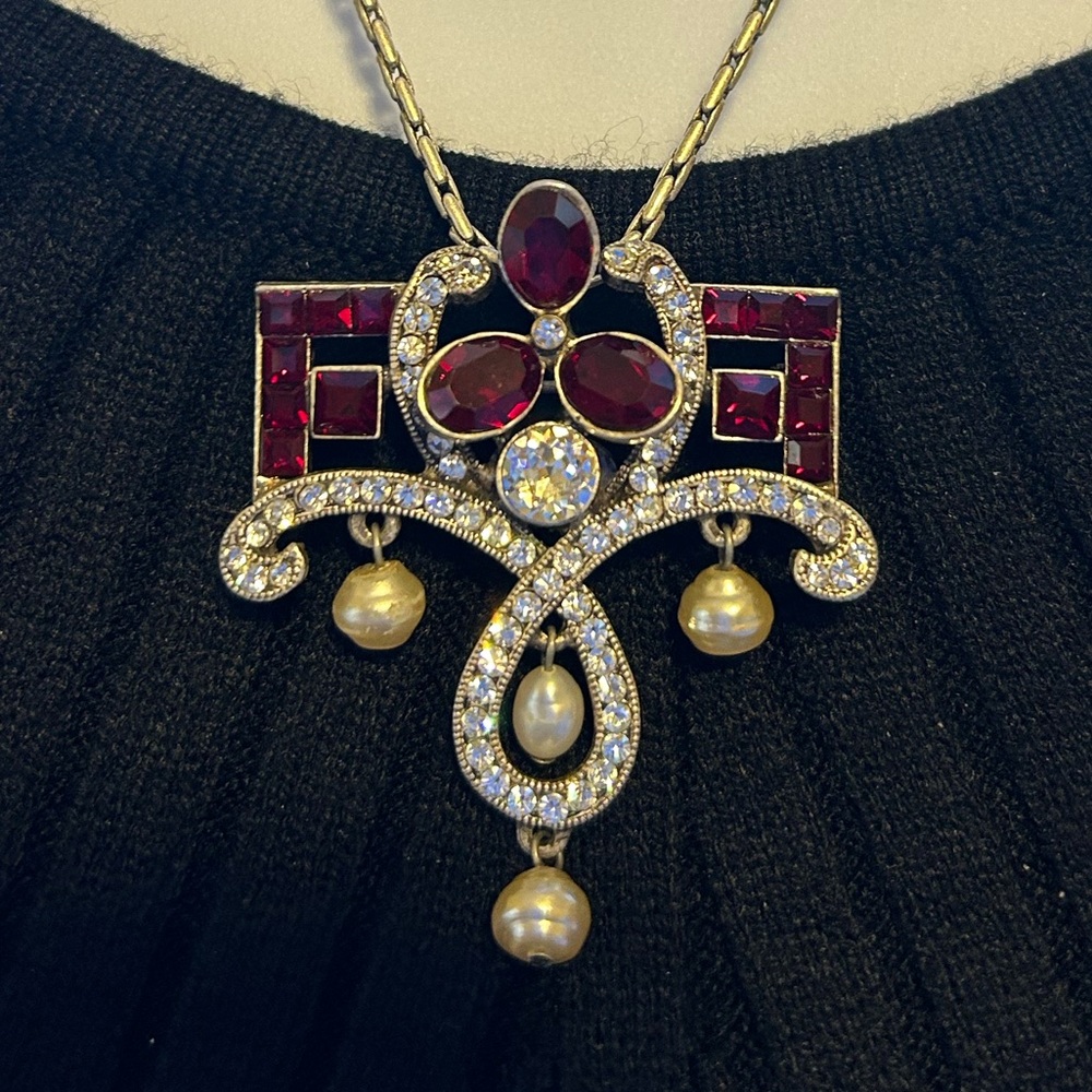Sweet Romance Trefoil Garnet Lavaliere Pin/Pendant w/ Chain - Picture 5 of 6